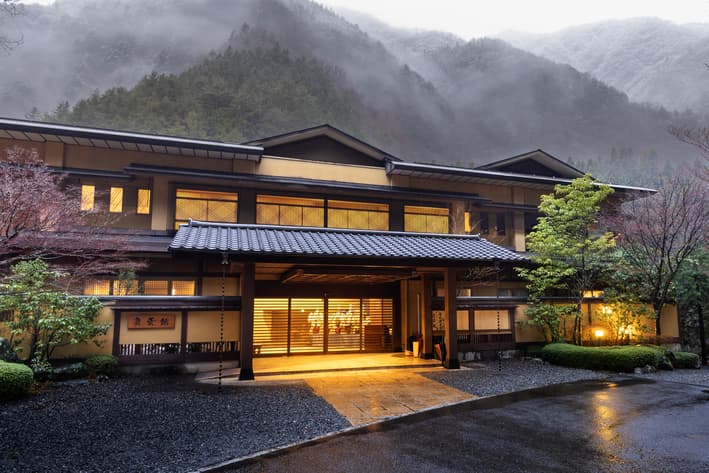 西山温泉 慶雲館